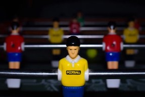 华体会手机网站-世界足球赛事的多彩幕后：球迷、志愿者的故事，足球志愿者招募